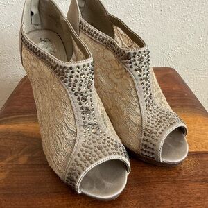 Elegant Lace Peep-Toe Wedge Shoes